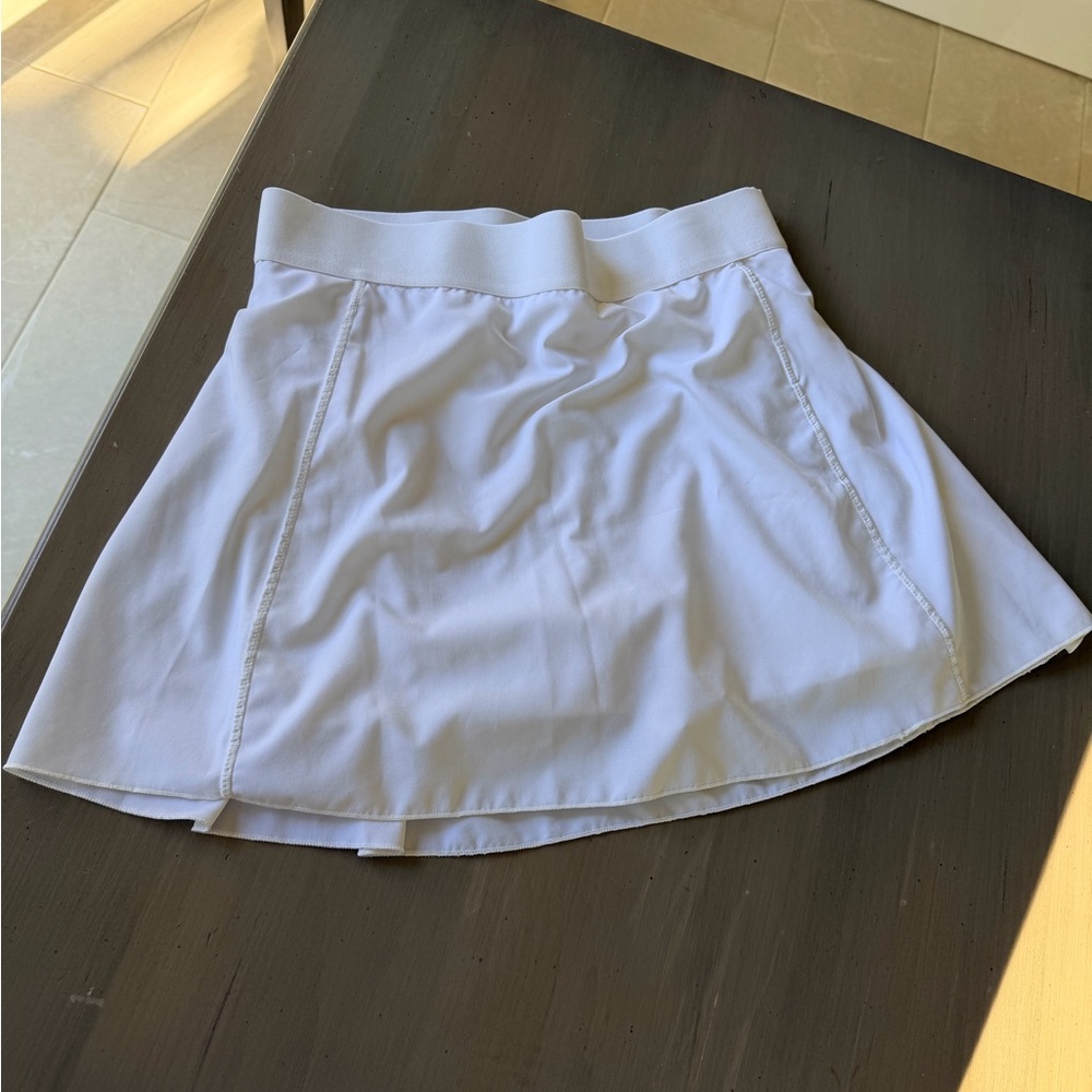 Hunter & Brown white active skirt, with built in shorts, Medium